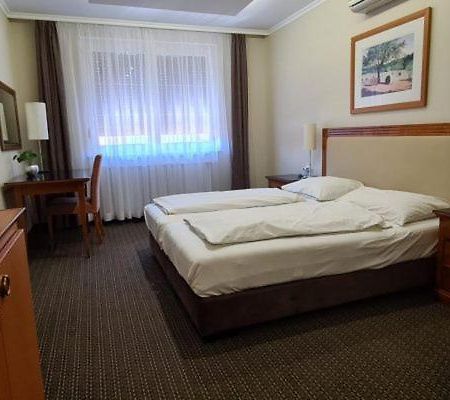 Korona Panzio Bed & Breakfast Hatvan Bagian luar foto