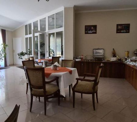 Korona Panzio Bed & Breakfast Hatvan Bagian luar foto