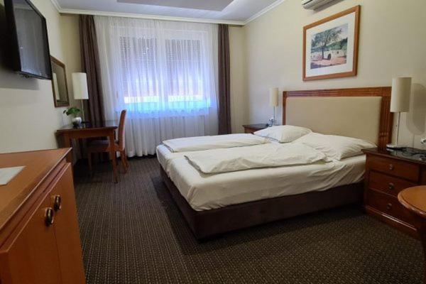 Korona Panzio Bed & Breakfast Hatvan Bagian luar foto