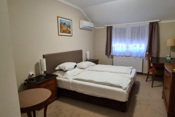 Korona Panzio Bed & Breakfast Hatvan Bagian luar foto