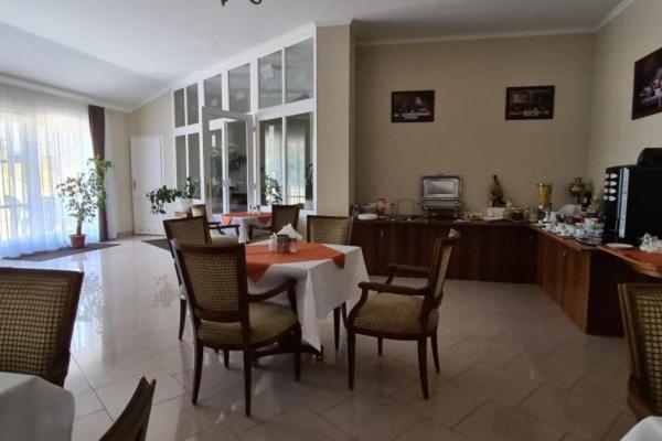 Korona Panzio Bed & Breakfast Hatvan Bagian luar foto